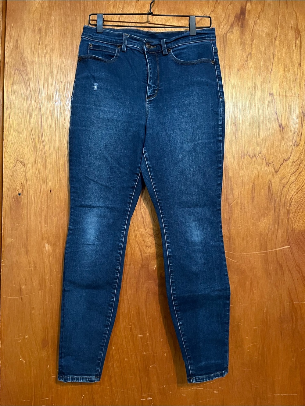 Duluth Trading Co women’s distressed skinny jeans size 10